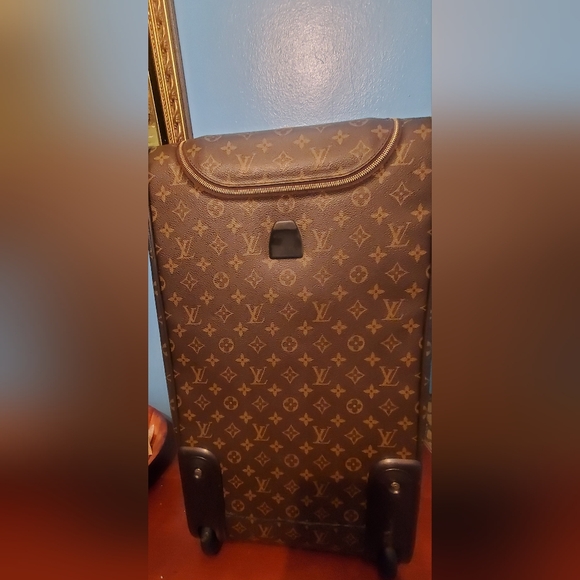 Authentic Louis Vuitton Large Monogram Rolling Duffel (Eole) - Picture 10 of 16